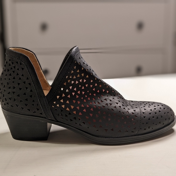 ๐ค Naturalizer Wanita Perforated Ankle Booties, 8W, NWOB - Picture 3 of 12